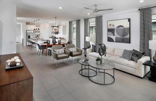 Litchfield Park House | Family-Friendly 4BR Escape Work, Play, Relax!