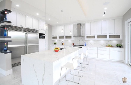 Burnaby Apartment | Family Friendly 6 Bed Rooms house - The Chateau Modern & Luxurious