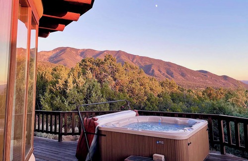 Arroyo Seco House | Family friendly adobe w/Hot Tub, 20 min to Taos Ski Valley - Hiking & Skiing