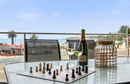 Victor Harbor Apartment | FAMILY FRIENDLY| BEACHFRONT| POOL & GYM