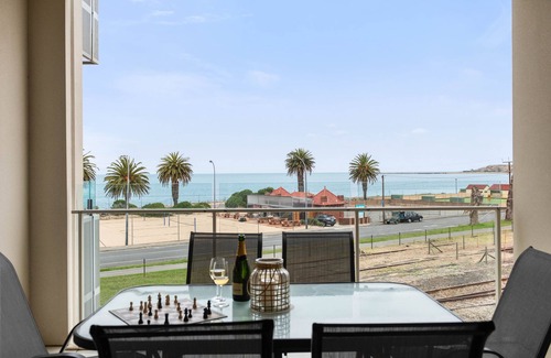 Victor Harbor Apartment | FAMILY FRIENDLY| BEACHFRONT| POOL & GYM