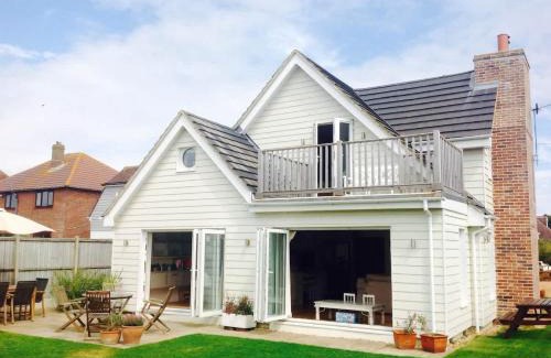 East Wittering House | Family friendly Beach House - a skip to the water!