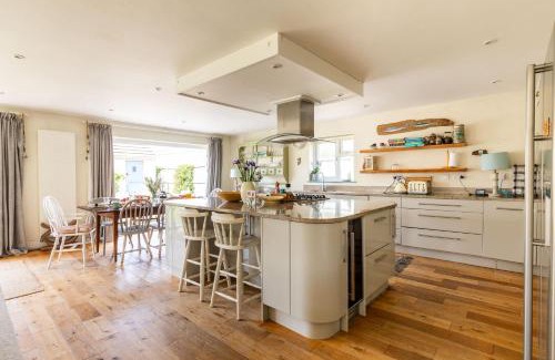 East Wittering House | Family friendly Beach House - a skip to the water!