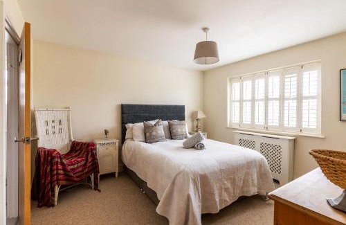 East Wittering House | Family friendly Beach House - a skip to the water!