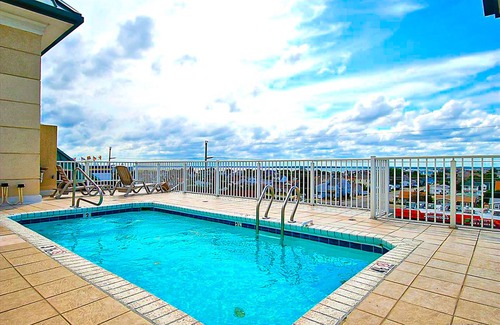 North Ocean City Condo | Family-Friendly Beach Condo w/Balcony, W/D, A/C, Shared Outdoor Pool & Gym