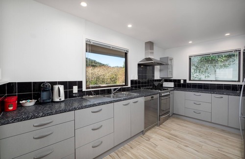 Russell House | Family Friendly Beach Oasis with Modern Comforts, walk to the beach, 3 bedrooms