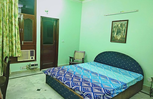 Preet Vihar Bed & Breakfast | Family-Friendly Bliss with Easy Train Access and Market Delights.