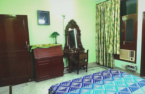 Preet Vihar Bed & Breakfast | Family-Friendly Bliss with Easy Train Access and Market Delights.