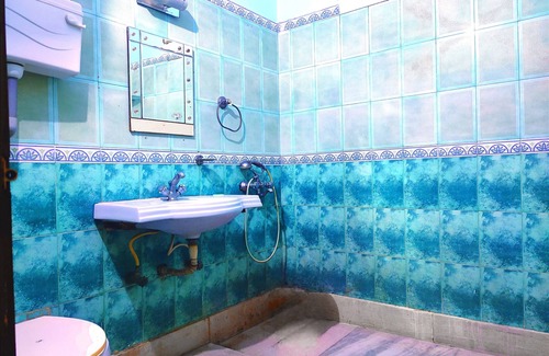 Preet Vihar Bed & Breakfast | Family-Friendly Bliss with Easy Train Access and Market Delights.