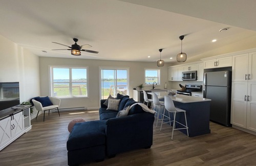 Anglo Rustico Cottage | Family Friendly Cottage- Only a 5 Minute Walk From Beautiful North Shore Beach