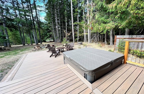 Enumclaw Cabin | Family-friendly cabin along the White River 10 min to Crystal Mtn/ Mt. Rainer NP