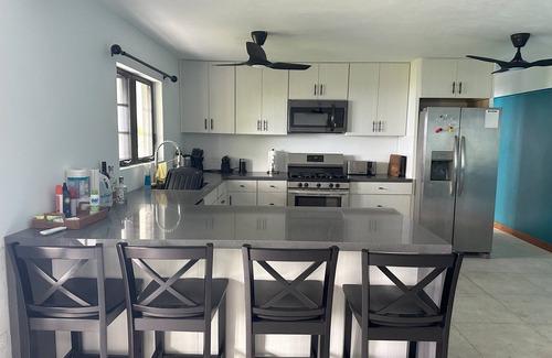 Great Mountain House | Family Friendly, centrally located - modern & spacious 2 bed 2 bath retreat.
