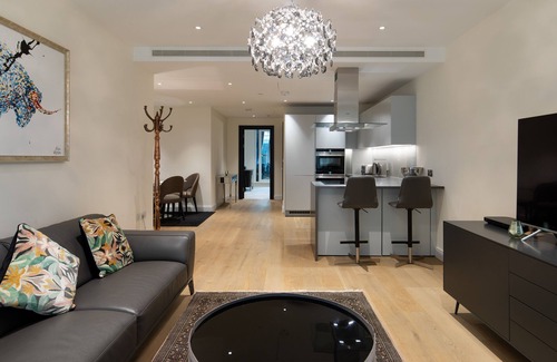 Queenstown Apartment | Family-friendly Chelsea London Flat