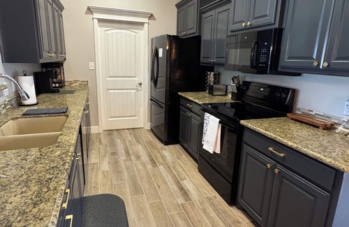 North by Northwest House | Family Friendly Close to Tech, Medical District - Sleeps 8