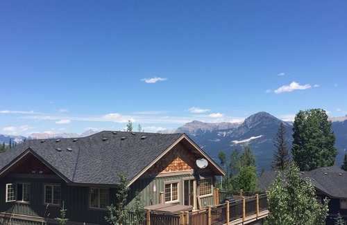 Golden Condo | Family-Friendly Condo At Kicking Horse Resort, free Wifi
