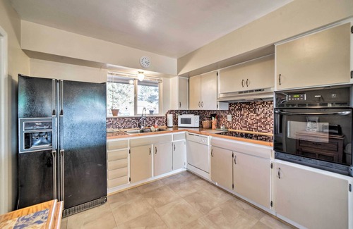 Cortez House | Family-Friendly Cortez 'Cedar House' w/Yard!