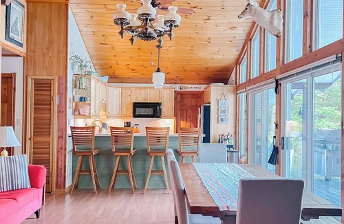 The Archipelago Cottage | Family Friendly Cottage on Spectacular Kapikog Lake Muskoka