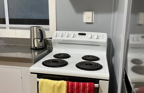 Silverstream House | Family-friendly cozy home w/deck, yard & car port, close to train & bus stops!