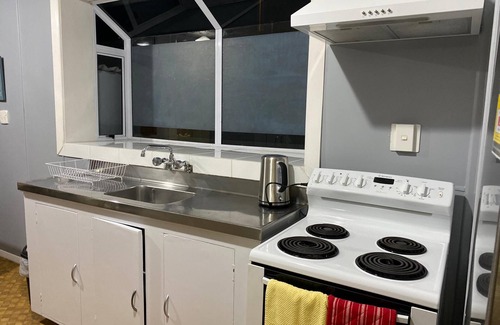Silverstream House | Family-friendly cozy home w/deck, yard & car port, close to train & bus stops!