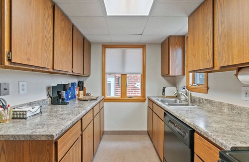 Brookline House | Family Friendly Cozy Home with Deck, AC, Wi-Fi, Private Garage in Brookline