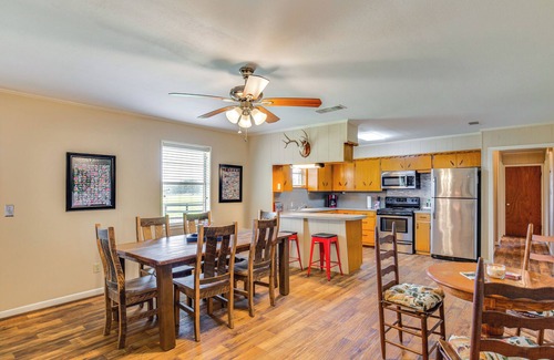Bowie County House | Family-Friendly De Kalb Getaway w/Fire Pit!