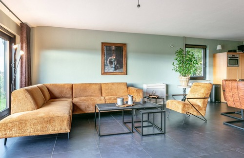 Hulsel House | Family-friendly farmhouse with stables