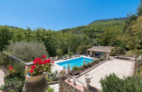 Le Bar-sur-Loup Villa | Family friendly Villa with salt water pool and large garden.