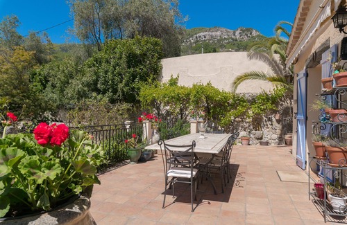 Le Bar-sur-Loup Villa | Family friendly Villa with salt water pool and large garden.