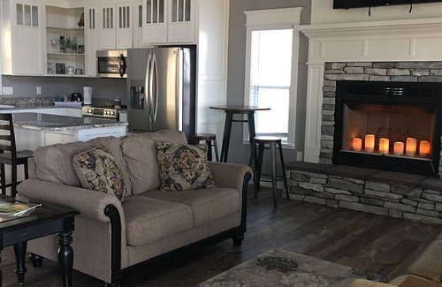 Mountain View House | Family Friendly Guest house-3 bedroom, 2 bath. Custom farm/craftsman
