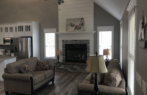 Mountain View House | Family Friendly Guest house-3 bedroom, 2 bath. Custom farm/craftsman