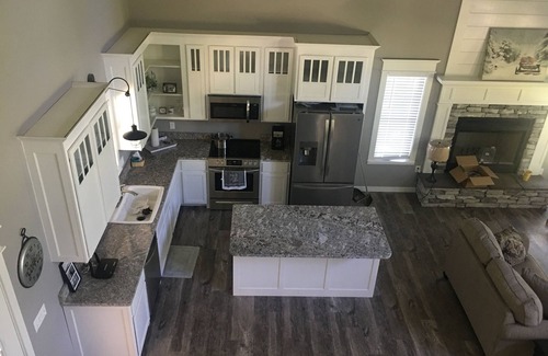 Mountain View House | Family Friendly Guest house-3 bedroom, 2 bath. Custom farm/craftsman