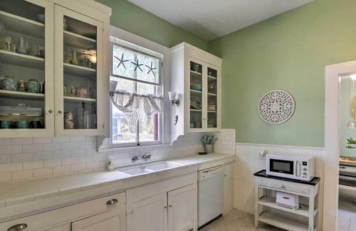 Galveston House | Family-Friendly Galveston Home: Walk to Beach!