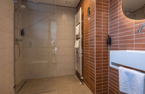 Vierhouten Hotel | Family-Friendly Getaway w/Balcony in Veluwe Forest, Perfect for Nature Lovers