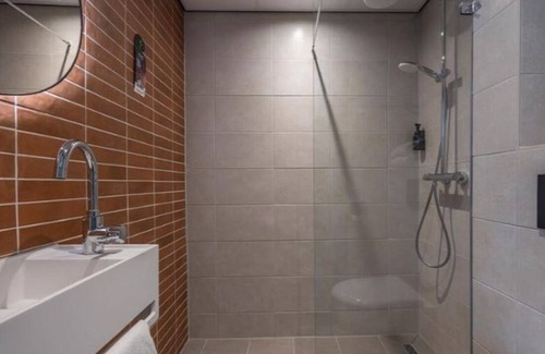Vierhouten Hotel | Family-Friendly Getaway w/Balcony in Veluwe Forest, Perfect for Nature Lovers