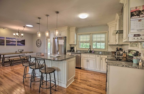 Bridgewater House | Family-Friendly Getaway w/Fire Pit & 2 Kayaks!