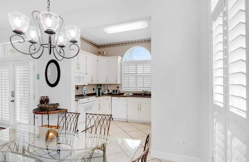 Avalon Beach Estates House | Family Friendly Home w/Private Beach Access + Hot Tub Access ~ Coastal Cottage, Maravilla