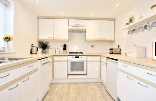 Hayle House | Family friendly home 100m from the beach