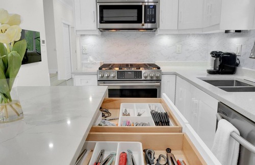 East Side House | Family-Friendly Home with Backyard and BBQ. Central Location. Fully stocked