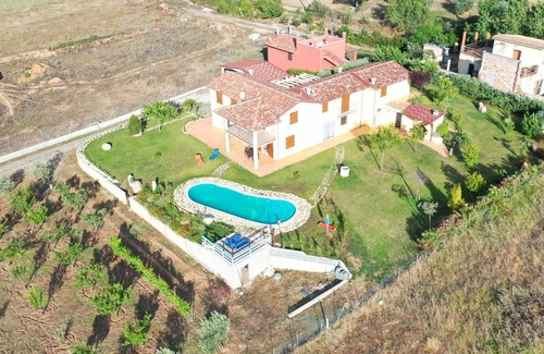 Cardedu House | Family Friendly Home in Beautiful Nature, Outdoor Pool, Airco, Wi-Fi.