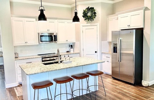 Graford House | Family-Friendly Home Near PK Lake & Rocker B with 2 Master Bedrooms & Bunk Room!