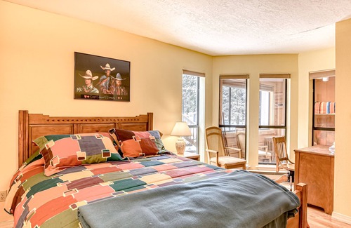 Angel Fire Condo | Family-friendly home close to mountain and restaurants - 1 dog okay
