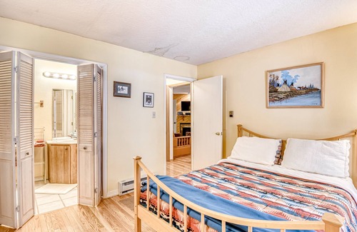 Angel Fire Condo | Family-friendly home close to mountain and restaurants - 1 dog okay