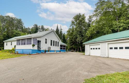 Crystal House | Family-Friendly Home with Furnish Patio in Crystal!