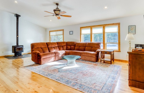 La Pine House | Family-Friendly Home with Central AC, Private Washer/Dryer, and WiFi