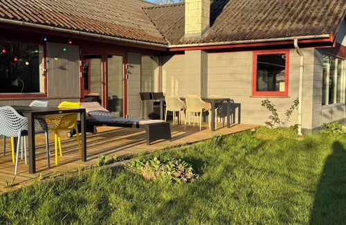Borre House | Family-friendly house with 6 rooms & terrace - near Blåvand & Varde
