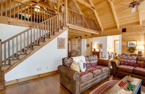 Big Canoe House | Family-Friendly Jasper Cabin with Deck!