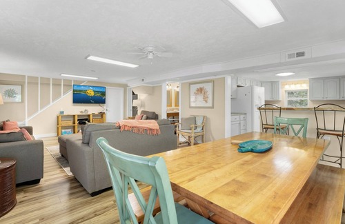 Rocky Mount House | Family-Friendly Lakefront Home | 5 Bedrooms | Dock, Wi-Fi, Smart TVs, Grill