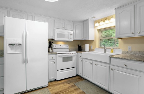Rocky Mount House | Family-Friendly Lakefront Home | 5 Bedrooms | Dock, Wi-Fi, Smart TVs, Grill