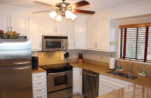 Union Hall Condo | Family Friendly, Lake Front Condo on Quiet Southern Part of the Smith Mtn Lake