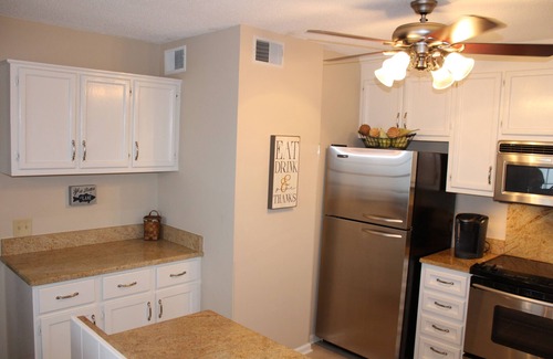 Union Hall Condo | Family Friendly, Lake Front Condo on Quiet Southern Part of the Smith Mtn Lake